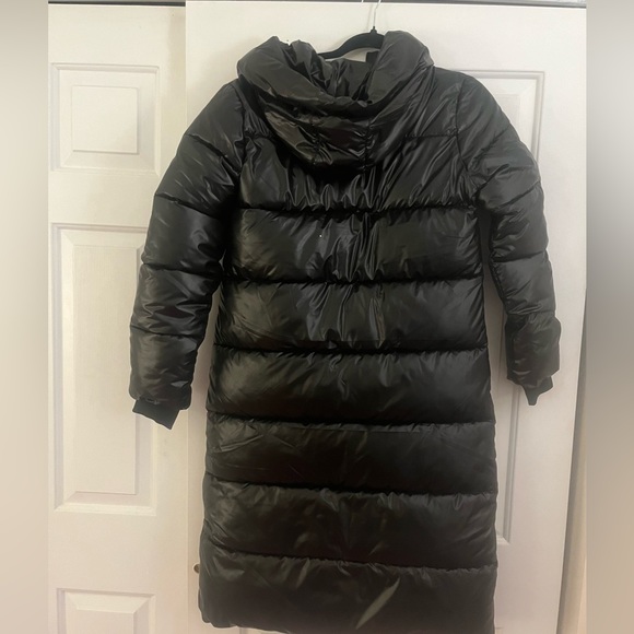 BLK SHINY LONG PUFFER JACKET. RUNS SMALL SZ L FITS MEDUIM OR BIGGER SMALL. - Picture 2 of 3